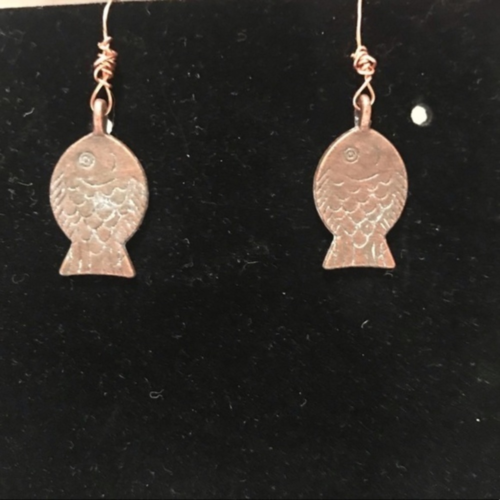 Handmade boho patina brown copper fish charms‎ with copper wire hook earrings - Picture 3 of 5